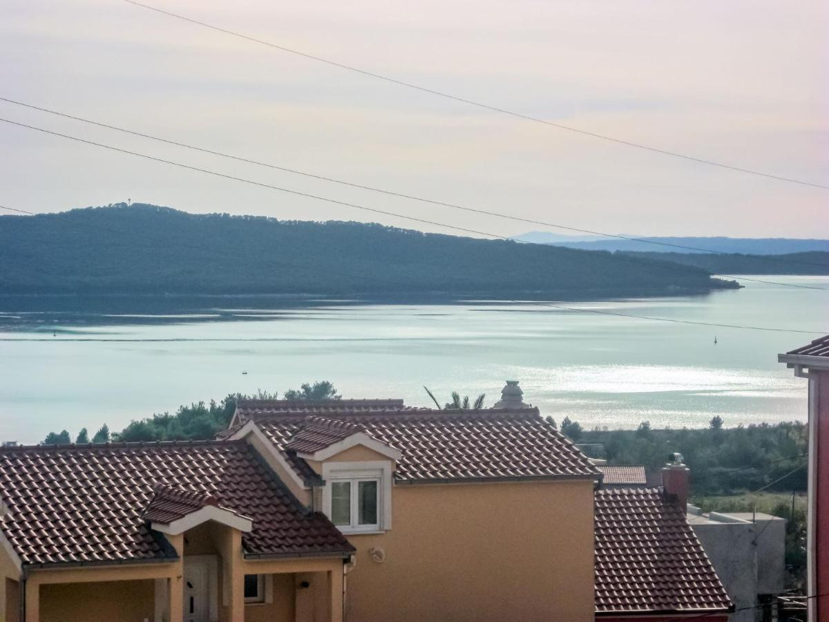 Apartment In Dalmatia Near The Sea Kastela Bagian luar foto